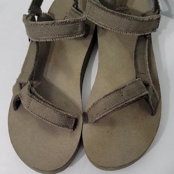 Teva  Unisex Green Olive Color Sandals Size 11 main image 11